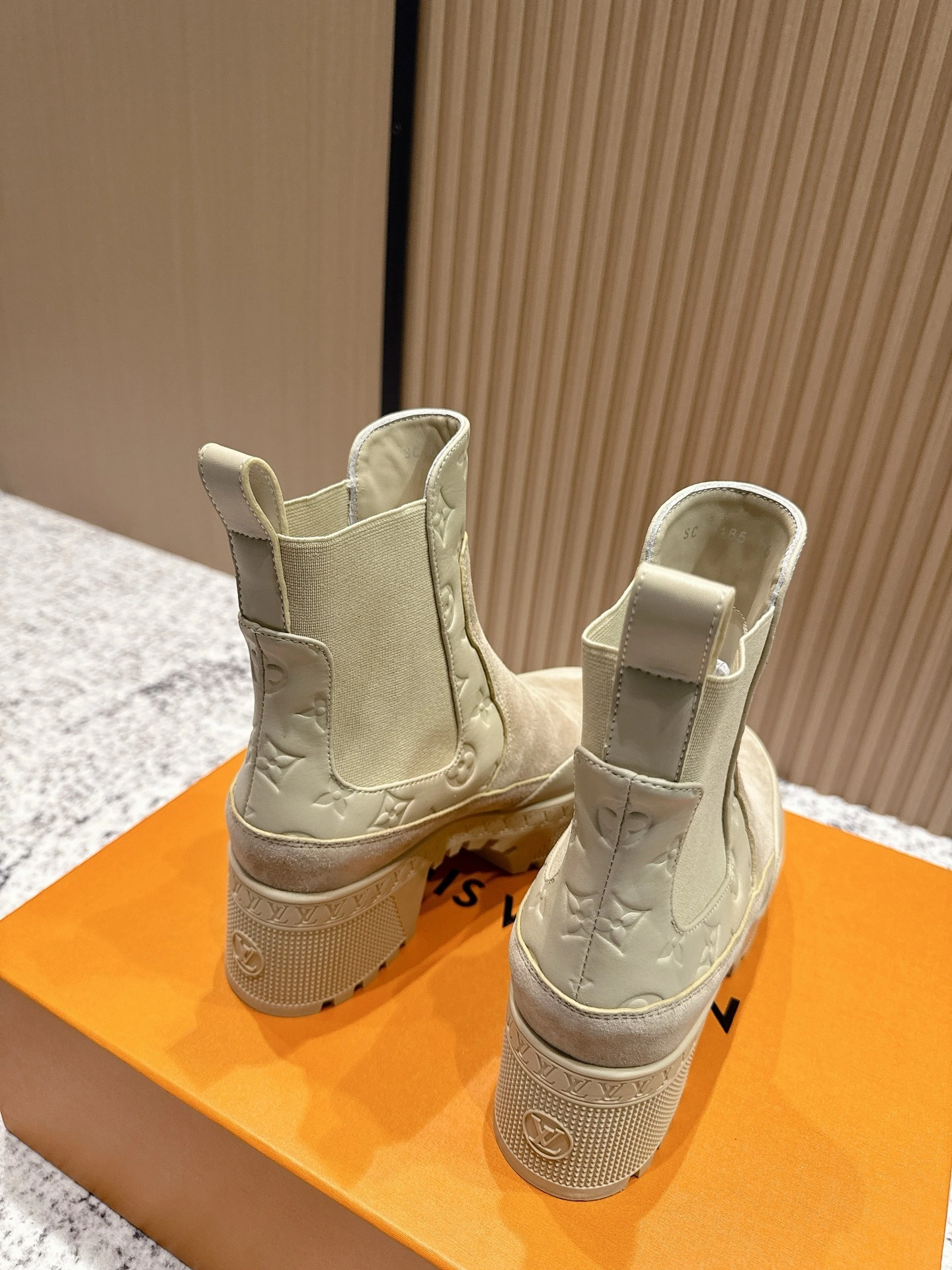 COCO-- 8V 1AC7WU cowhide Heel height ：7cm Waterproof：3.5cm item:E-X362J2908